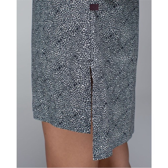 Lululemon Women’s Dress Sz Med Effortless Plush Petal  Bordeaux Athleisure EUC - Picture 3 of 10